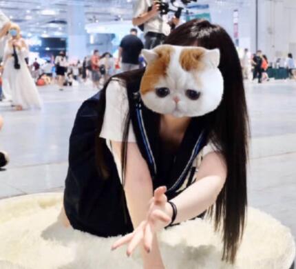 广州漫展女生穿jk拍照被骂 要骂的话应该骂摄影？