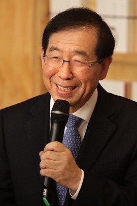 韩国官员财产公开：文在寅1100万元 首尔市长负债398万元