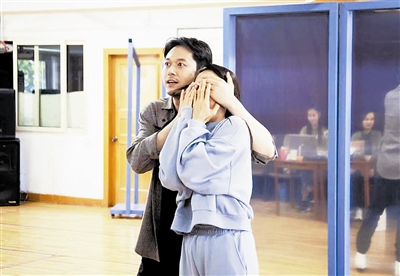 小剧场话剧《背叛》月底首演 引发关于人生、婚姻、情感的思考