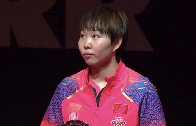 朱雨玲输日本没丢掉风度！微笑着与伊藤美诚合影